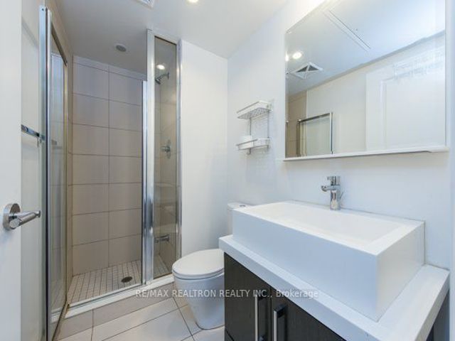 910 - 65 St Mary St