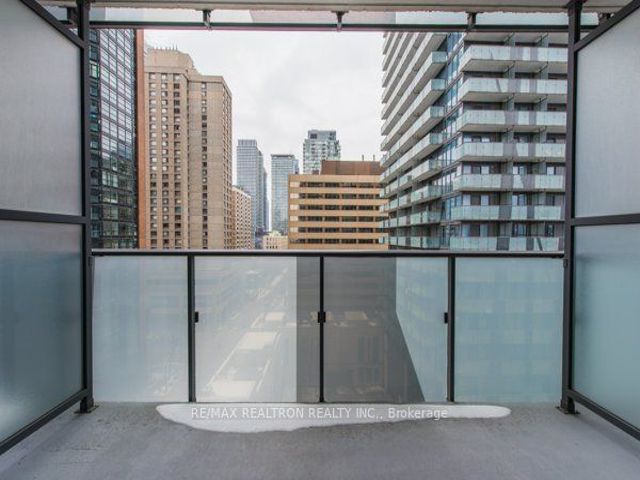 910 - 65 St Mary St