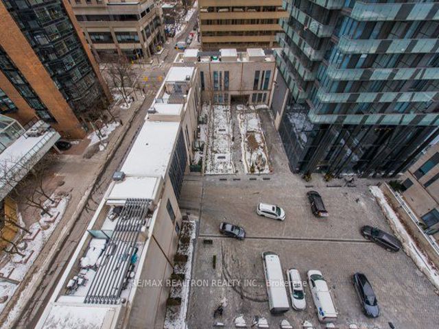 910 - 65 St Mary St