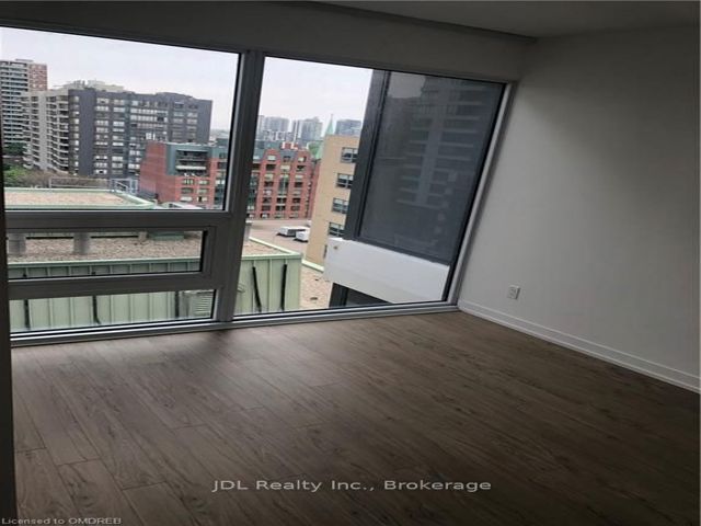 1215 - 85 Wood St