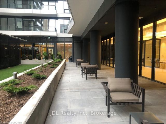 1215 - 85 Wood St