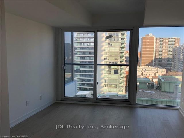 1215 - 85 Wood St