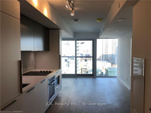 1215 - 85 Wood St
