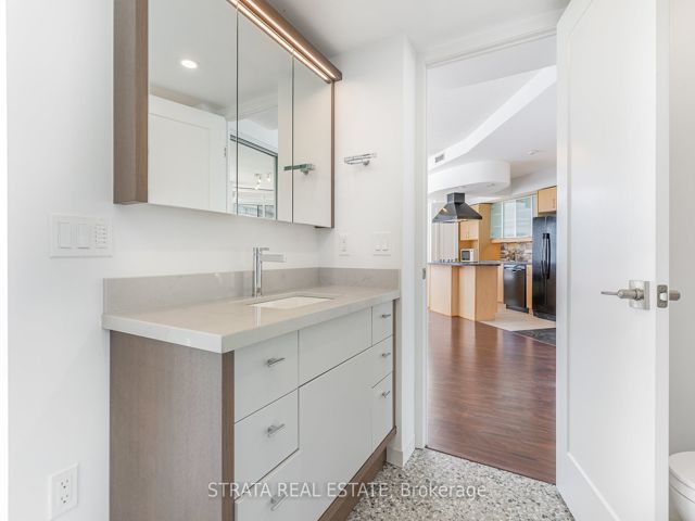 1107 - 550 Queens Quay W