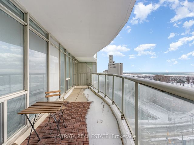 1107 - 550 Queens Quay W