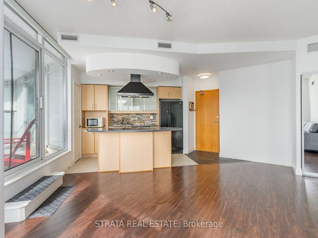 1107 - 550 Queens Quay W