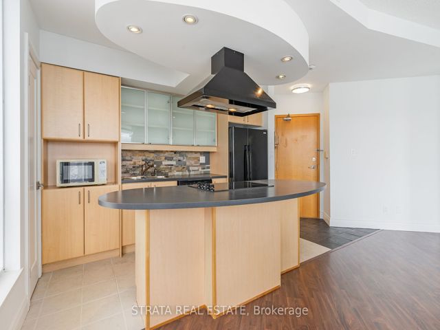1107 - 550 Queens Quay W