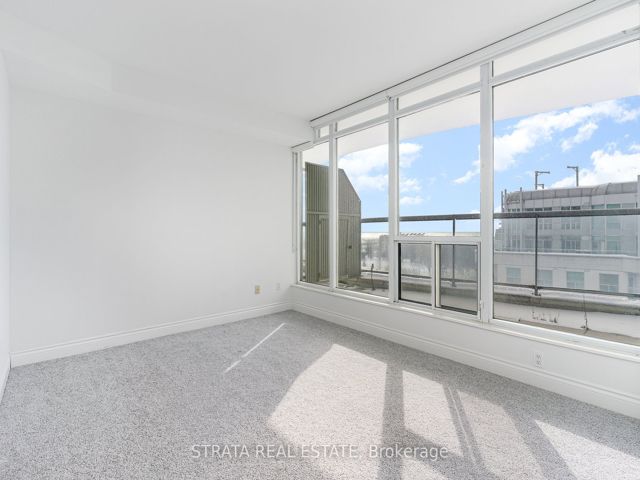 1107 - 550 Queens Quay W