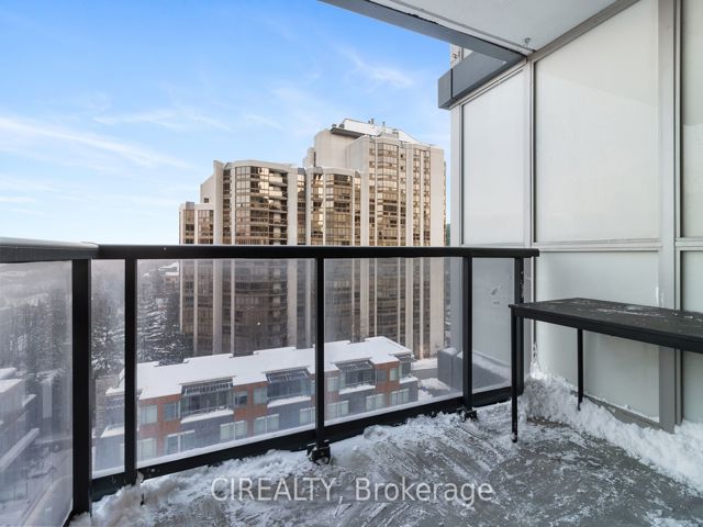 810 - 88 Sheppard Ave E