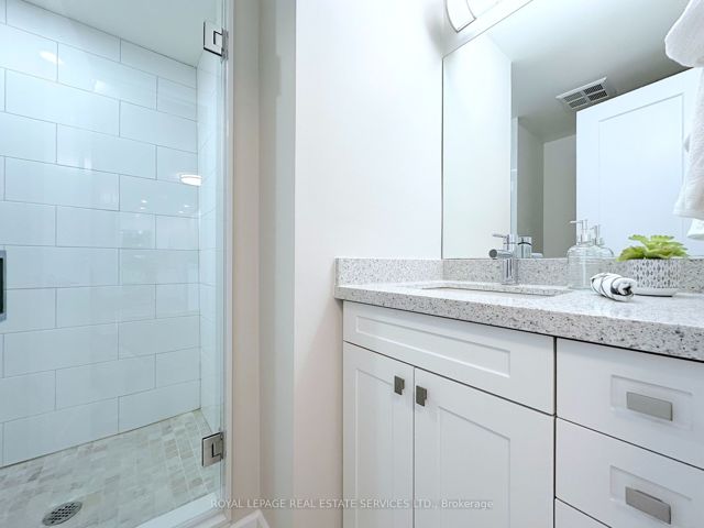403 - 17 Brookbanks Dr