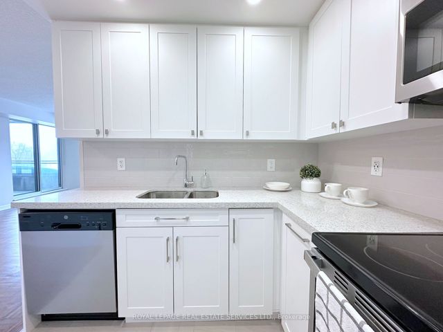 403 - 17 Brookbanks Dr
