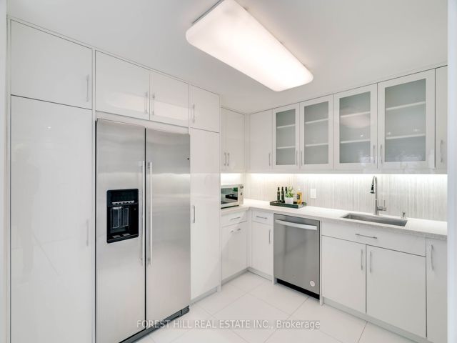 1607 - 5444 Yonge St