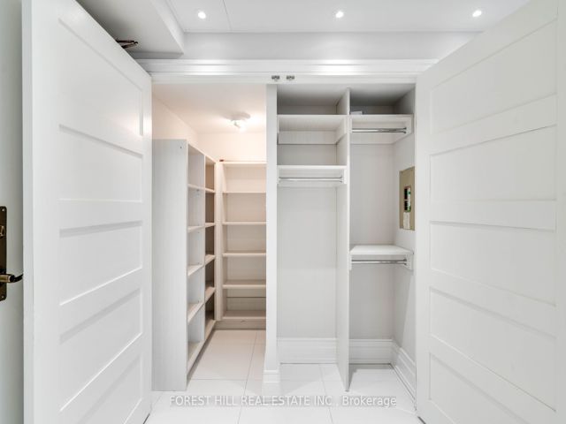 1607 - 5444 Yonge St