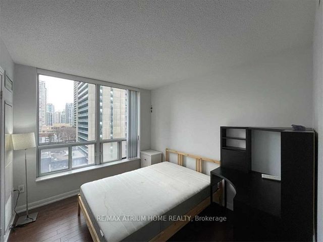 808 - 33 Sheppard Ave E