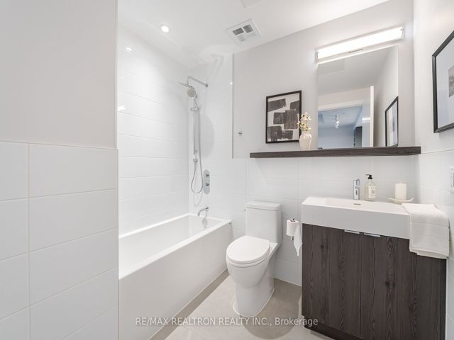 318 - 664 Spadina Ave