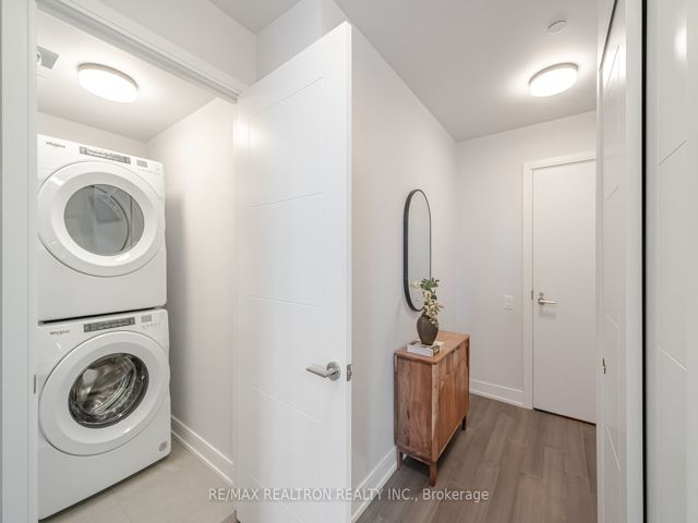 318 - 664 Spadina Ave