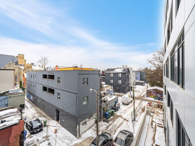 318 - 664 Spadina Ave