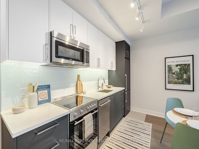 318 - 664 Spadina Ave