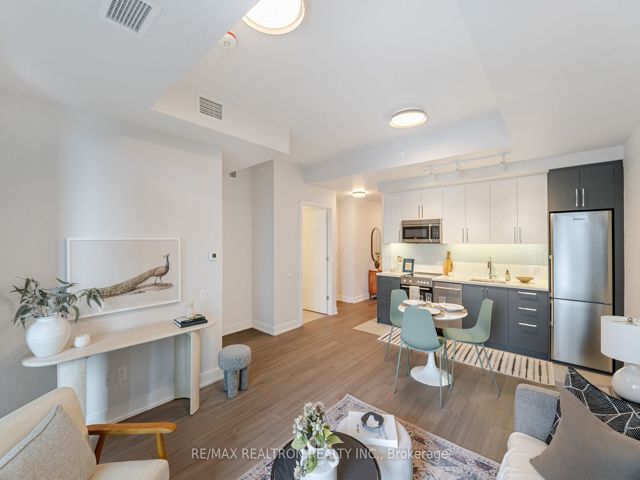 318 - 664 Spadina Ave