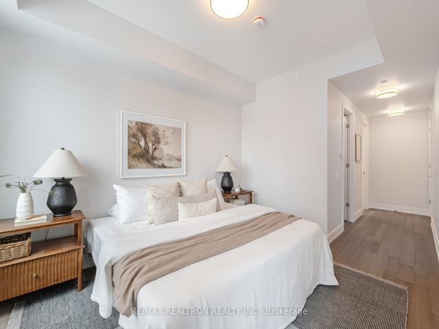 403 - 664 Spadina Ave