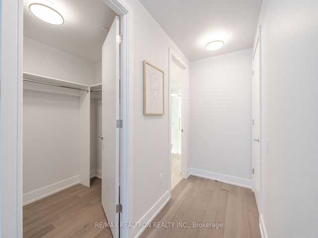 403 - 664 Spadina Ave