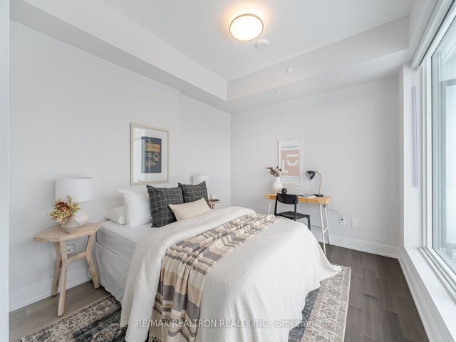 403 - 664 Spadina Ave