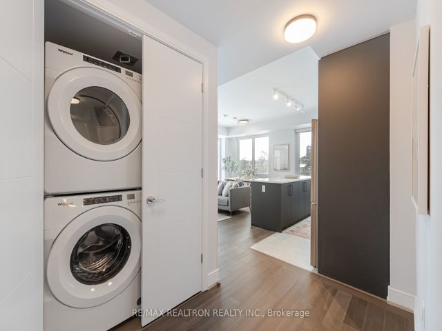 403 - 664 Spadina Ave