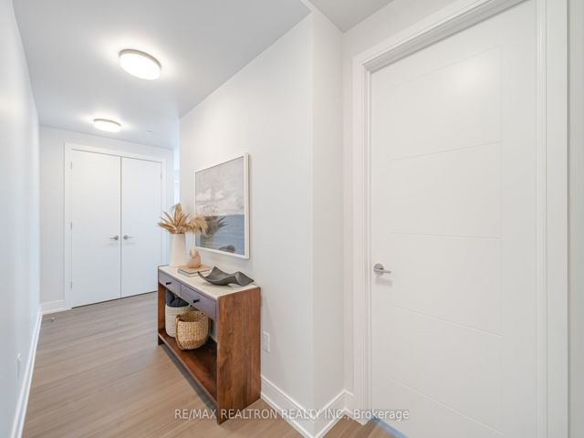 403 - 664 Spadina Ave