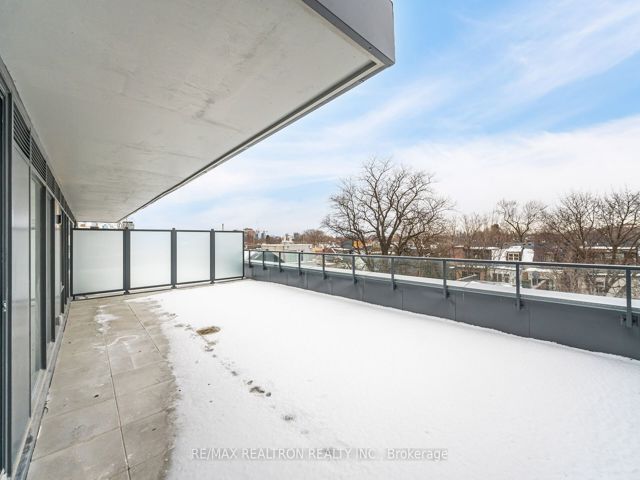 403 - 664 Spadina Ave