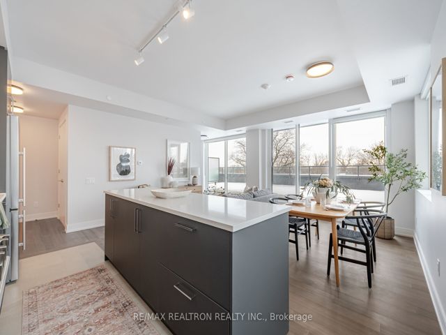 403 - 664 Spadina Ave