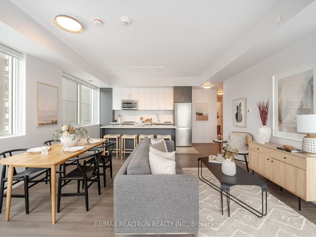 403 - 664 Spadina Ave