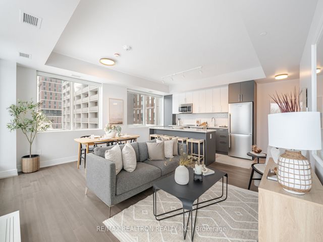 403 - 664 Spadina Ave