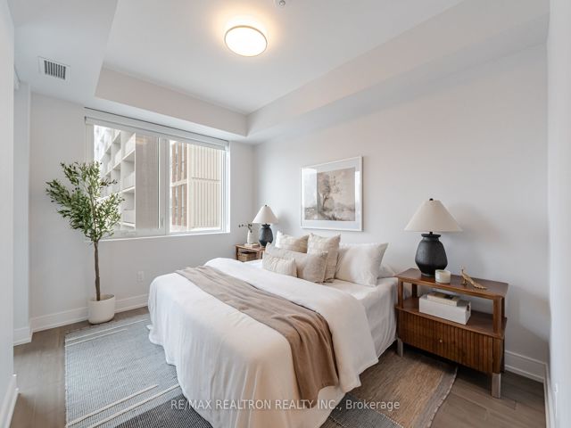 403 - 664 Spadina Ave