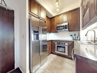 1602 - 35 Balmuto St