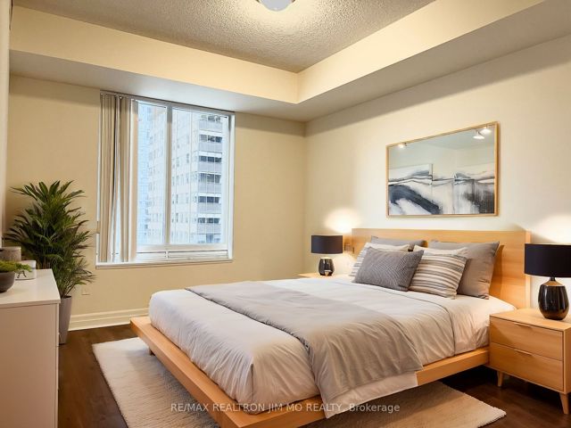 1602 - 35 Balmuto St