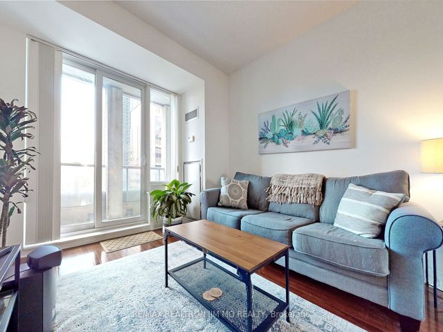 1602 - 35 Balmuto St