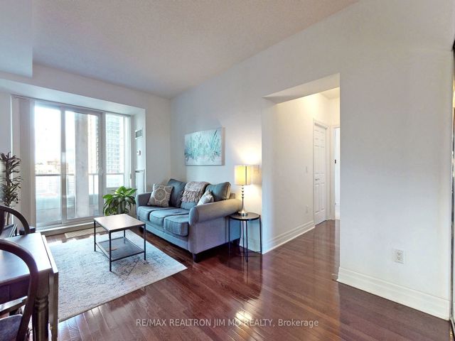 1602 - 35 Balmuto St
