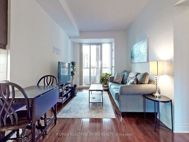 1602 - 35 Balmuto St