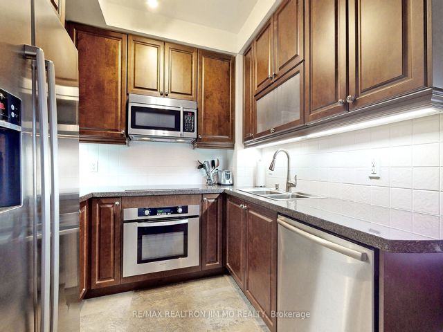 1602 - 35 Balmuto St