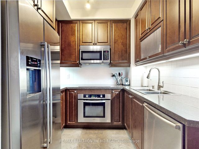 1602 - 35 Balmuto St