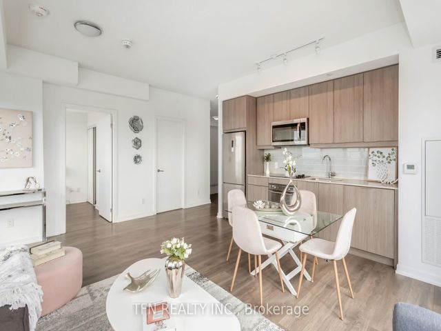 1105 - 36 Forest Manor Rd