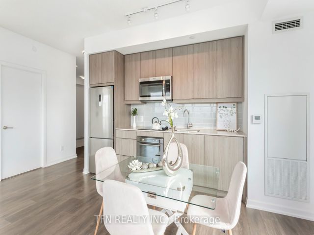 1105 - 36 Forest Manor Rd