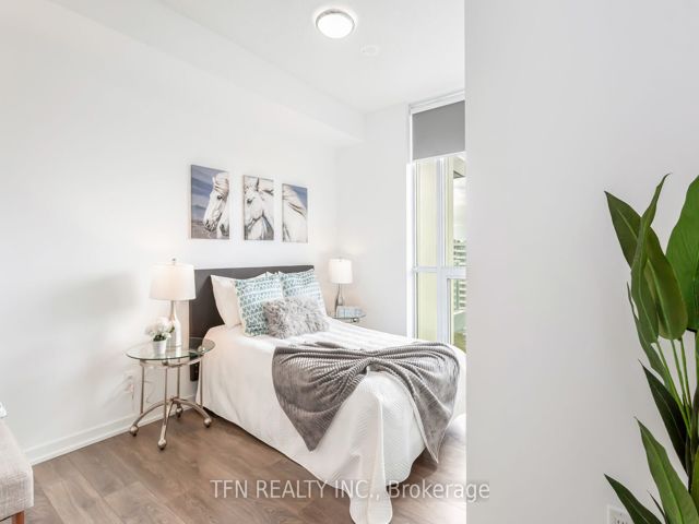1105 - 36 Forest Manor Rd