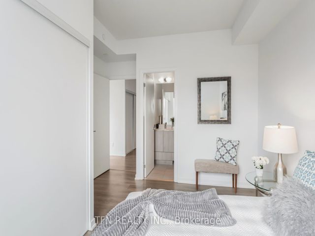 1105 - 36 Forest Manor Rd
