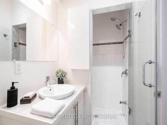 1 - 473 Dupont St