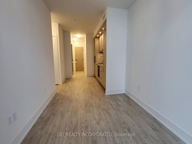 1006 - 10 Inn On The Park Dr