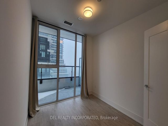 1006 - 10 Inn On The Park Dr
