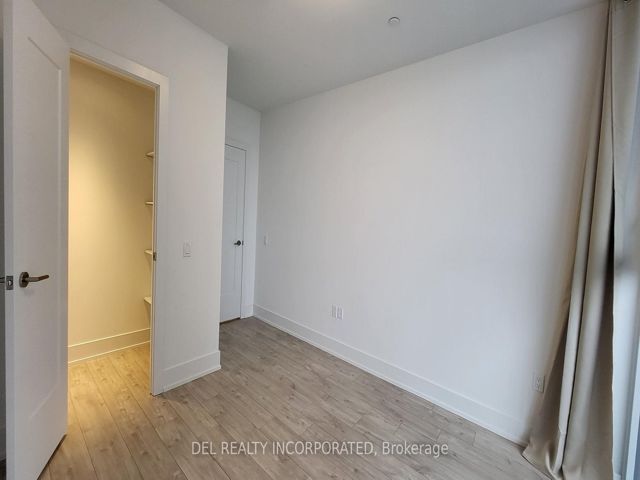 1006 - 10 Inn On The Park Dr