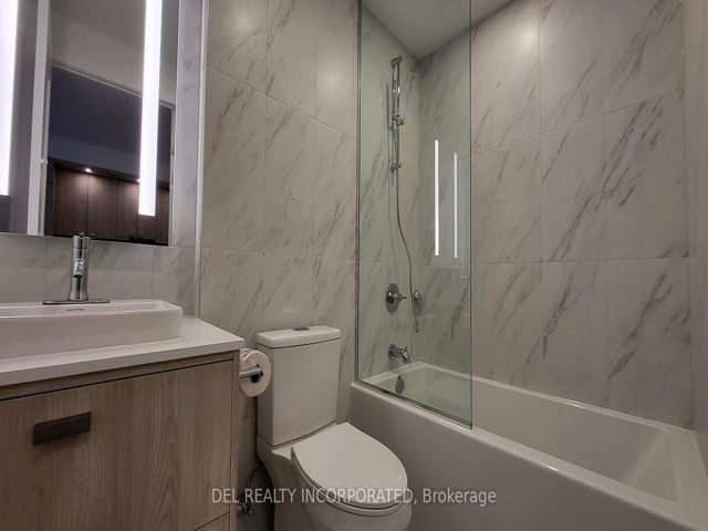 1006 - 10 Inn On The Park Dr