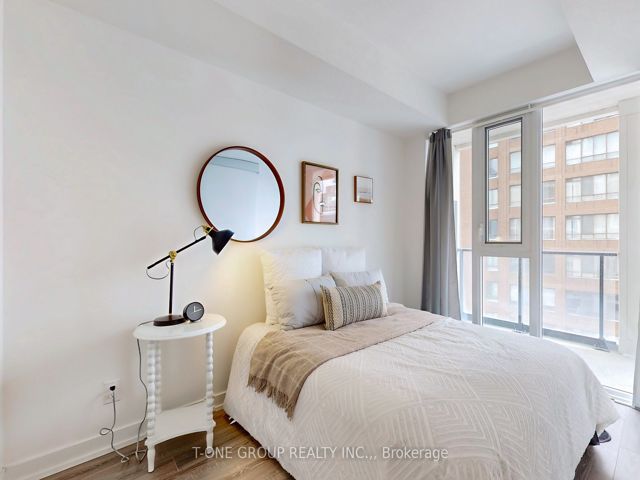 1712 - 20 Edward St